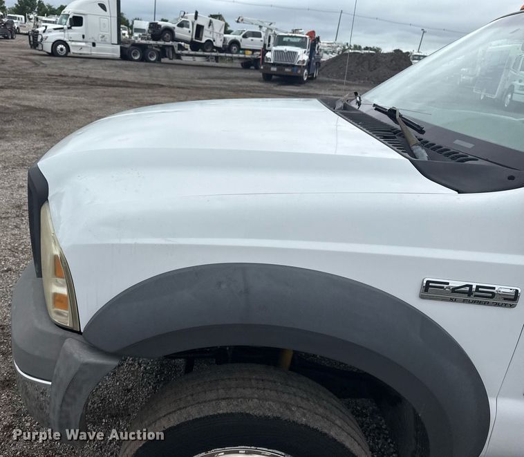 image for item EG5921 2005 Ford F450 Super Duty bucket truck
