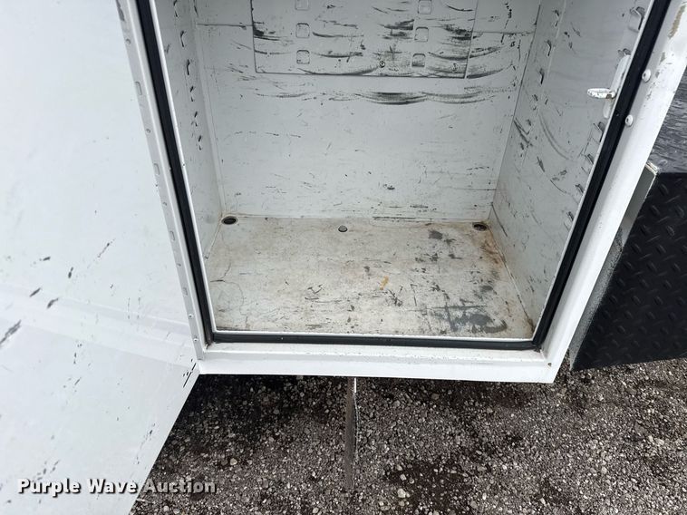 image for item EG5921 2005 Ford F450 Super Duty bucket truck