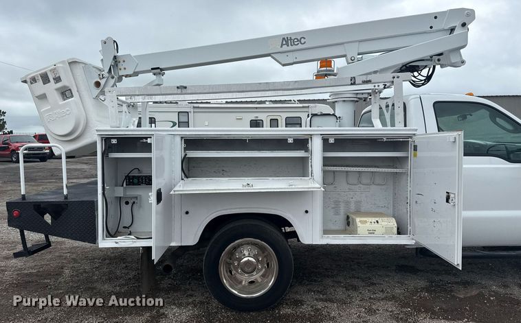 image for item EG5921 2005 Ford F450 Super Duty bucket truck