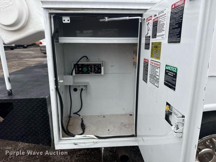 image for item EG5921 2005 Ford F450 Super Duty bucket truck