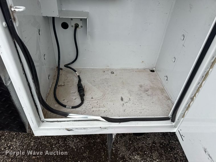 image for item EG5921 2005 Ford F450 Super Duty bucket truck