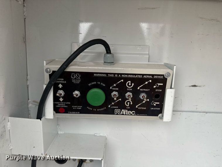 image for item EG5921 2005 Ford F450 Super Duty bucket truck