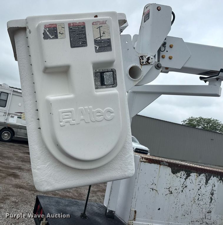 image for item EG5921 2005 Ford F450 Super Duty bucket truck