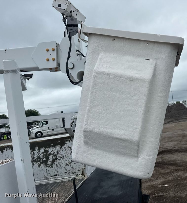 image for item EG5921 2005 Ford F450 Super Duty bucket truck