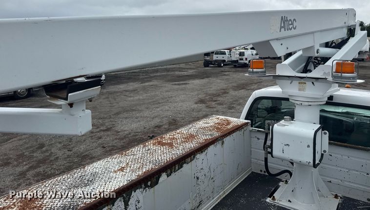 image for item EG5921 2005 Ford F450 Super Duty bucket truck