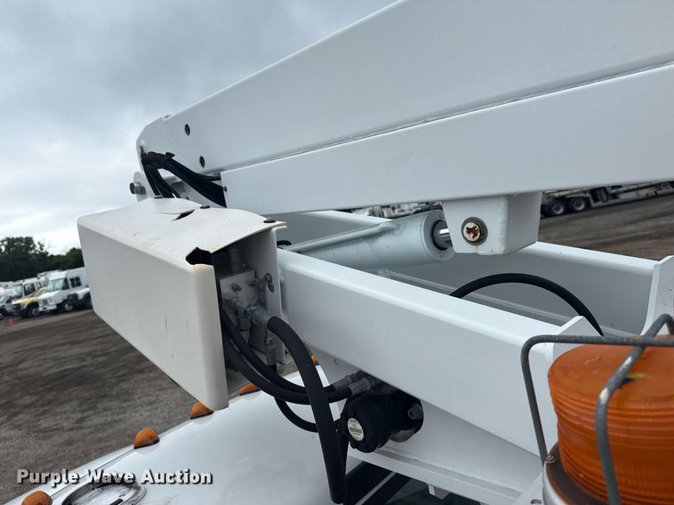 image for item EG5921 2005 Ford F450 Super Duty bucket truck