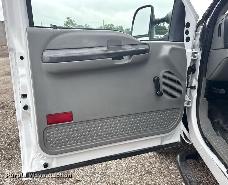 image for item EG5921 2005 Ford F450 Super Duty bucket truck