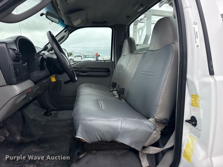 image for item EG5921 2005 Ford F450 Super Duty bucket truck