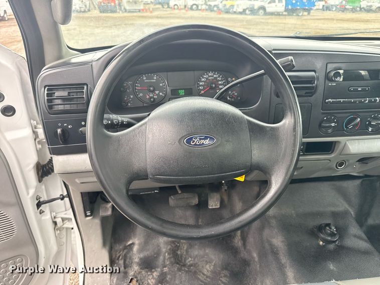 image for item EG5921 2005 Ford F450 Super Duty bucket truck