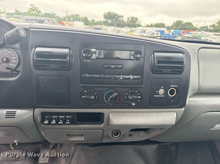 image for item EG5921 2005 Ford F450 Super Duty bucket truck