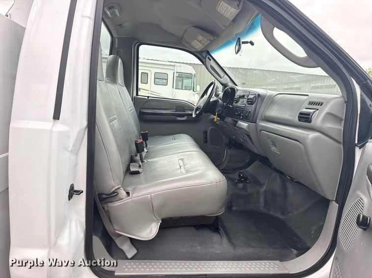 image for item EG5921 2005 Ford F450 Super Duty bucket truck