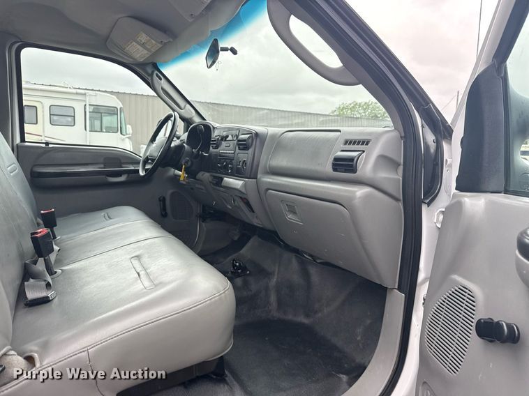 image for item EG5921 2005 Ford F450 Super Duty bucket truck