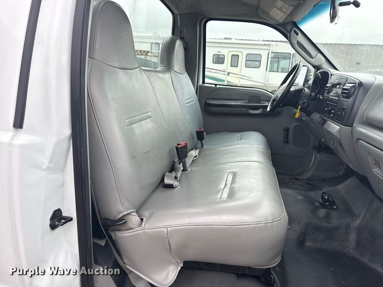 image for item EG5921 2005 Ford F450 Super Duty bucket truck