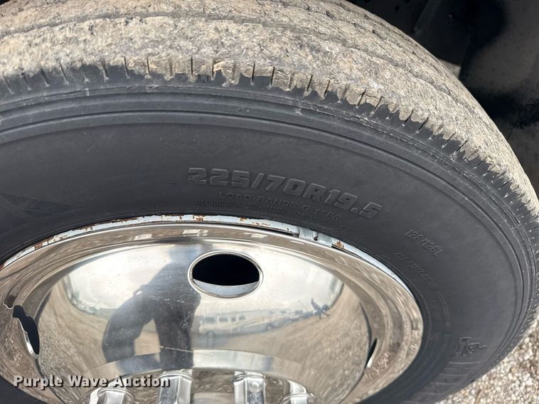 image for item EG5921 2005 Ford F450 Super Duty bucket truck