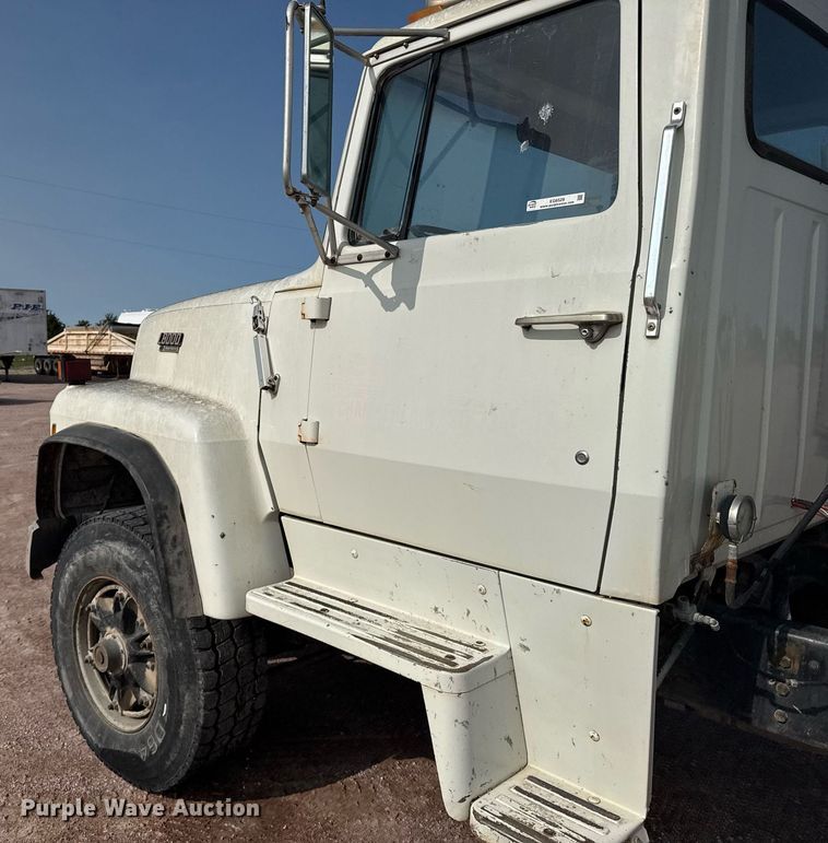 image for item EG6529 1989 Ford LT8000 ready mix truck