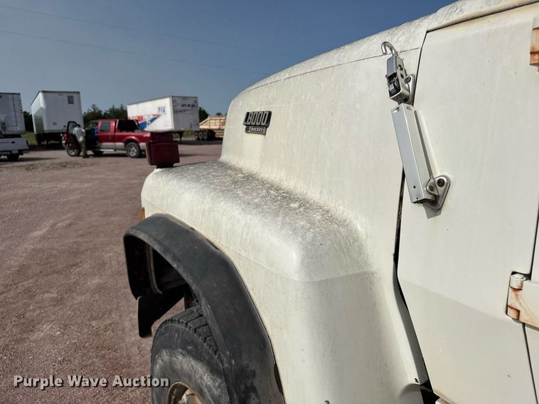 image for item EG6529 1989 Ford LT8000 ready mix truck