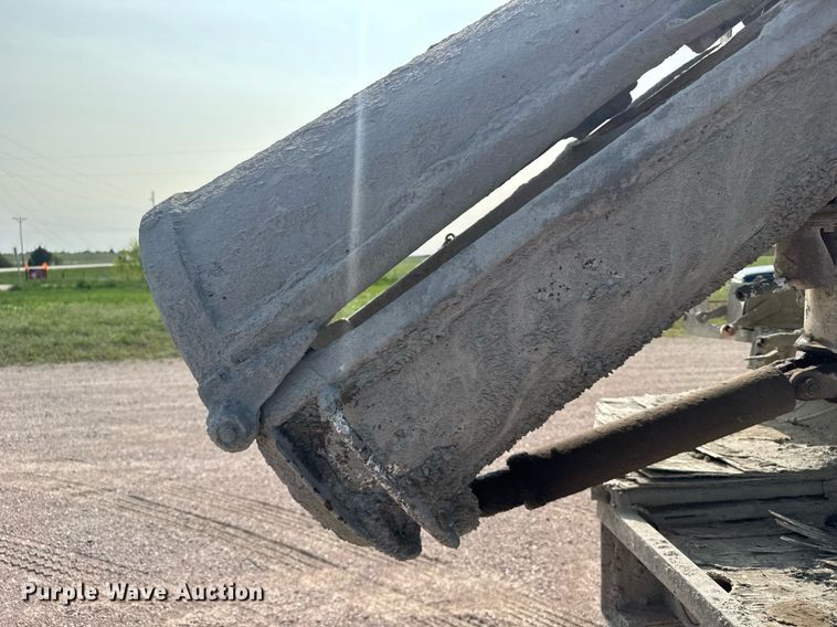 image for item EG6529 1989 Ford LT8000 ready mix truck