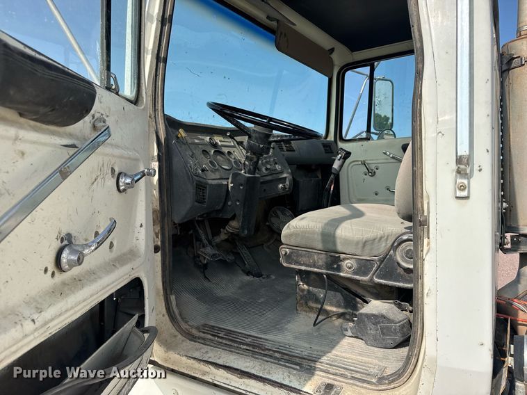 image for item EG6529 1989 Ford LT8000 ready mix truck