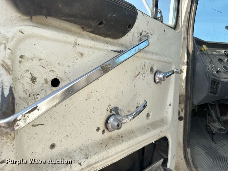 image for item EG6529 1989 Ford LT8000 ready mix truck