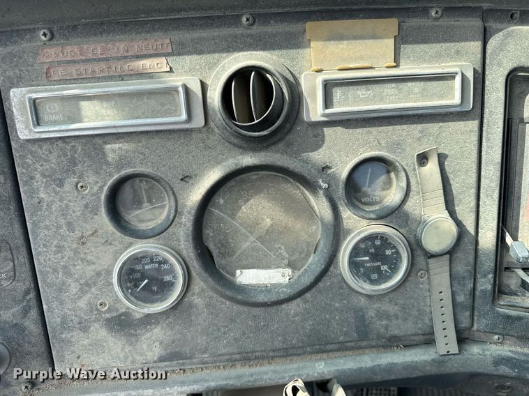 image for item EG6529 1989 Ford LT8000 ready mix truck