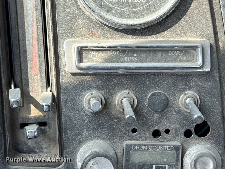 image for item EG6529 1989 Ford LT8000 ready mix truck