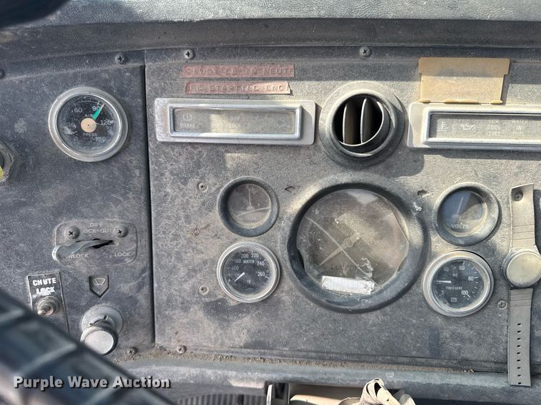 image for item EG6529 1989 Ford LT8000 ready mix truck