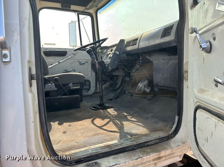 image for item EG6529 1989 Ford LT8000 ready mix truck