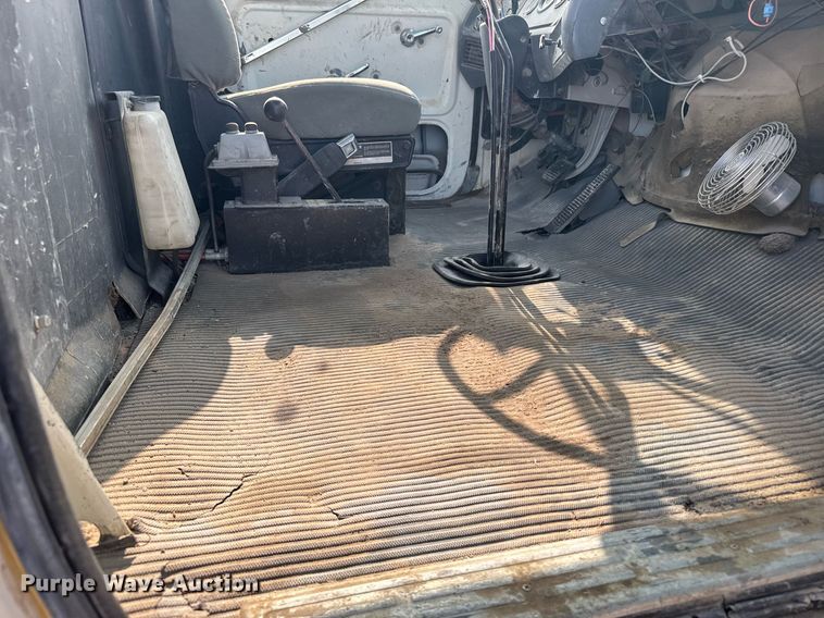 image for item EG6529 1989 Ford LT8000 ready mix truck