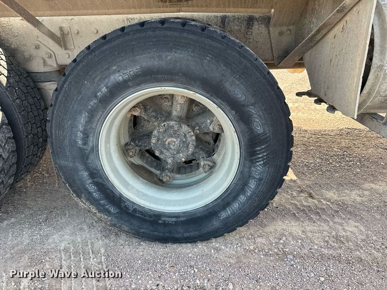 image for item EG6529 1989 Ford LT8000 ready mix truck