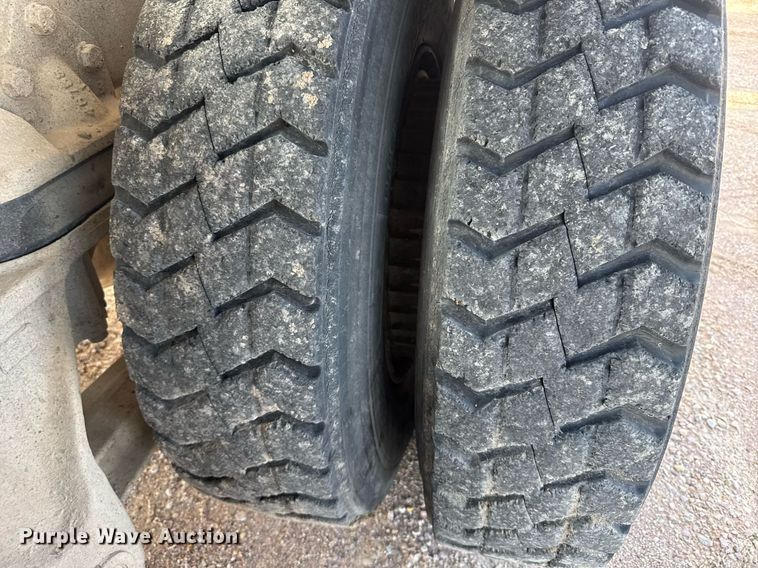 image for item EG6529 1989 Ford LT8000 ready mix truck