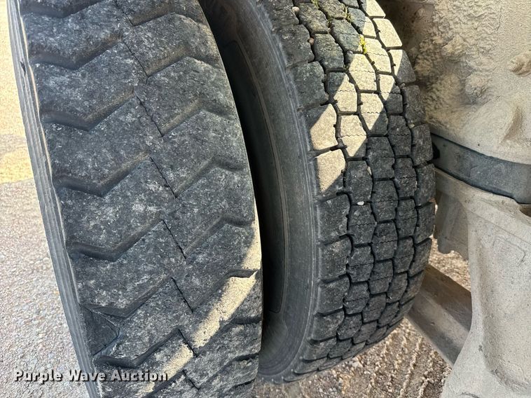 image for item EG6529 1989 Ford LT8000 ready mix truck