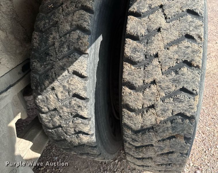 image for item EG6529 1989 Ford LT8000 ready mix truck