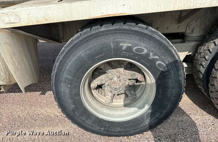 image for item EG6529 1989 Ford LT8000 ready mix truck