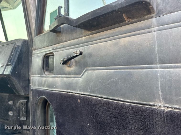 image for item EG6532 1990 Peterbilt 357 ready mix truck