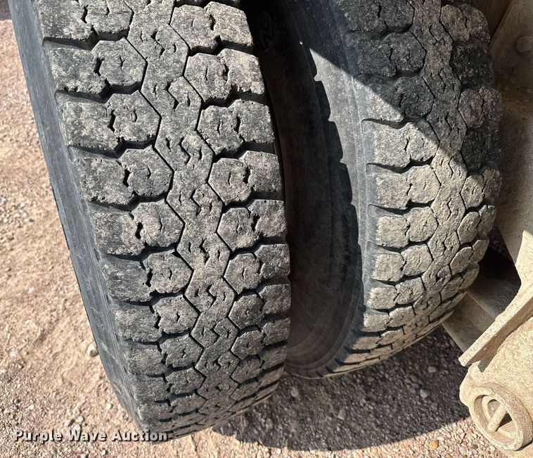 image for item EG6532 1990 Peterbilt 357 ready mix truck