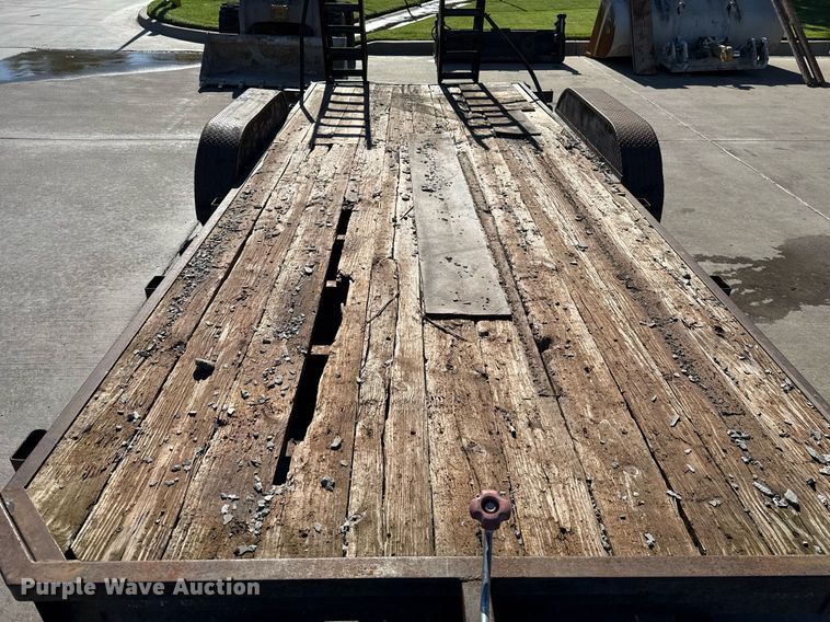 image for item EJ4638 2002 J&J CH utility trailer