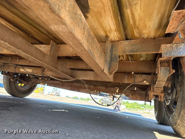 image for item EJ4638 2002 J&J CH utility trailer