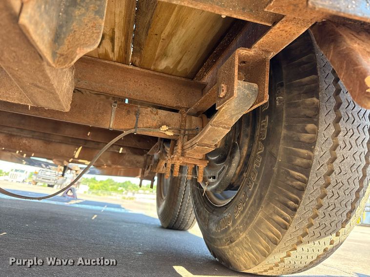 image for item EJ4638 2002 J&J CH utility trailer