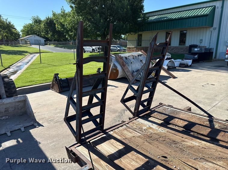 image for item EJ4638 2002 J&J CH utility trailer