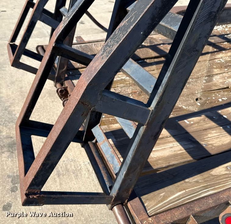 image for item EJ4638 2002 J&J CH utility trailer