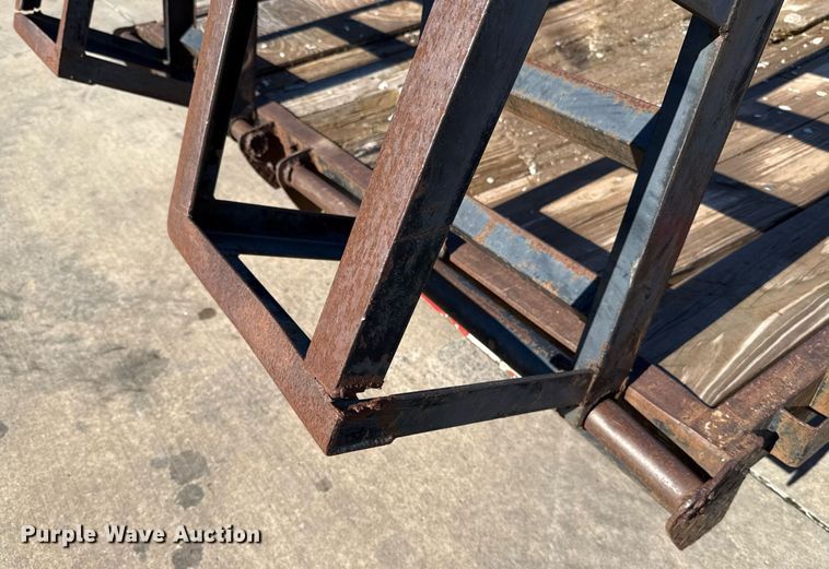 image for item EJ4638 2002 J&J CH utility trailer