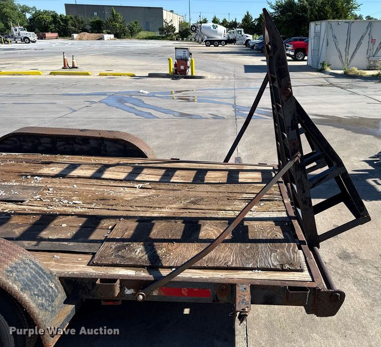 image for item EJ4638 2002 J&J CH utility trailer