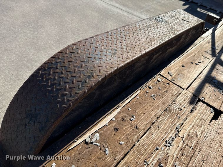 image for item EJ4638 2002 J&J CH utility trailer