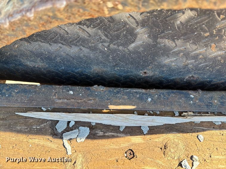 image for item EJ4638 2002 J&J CH utility trailer