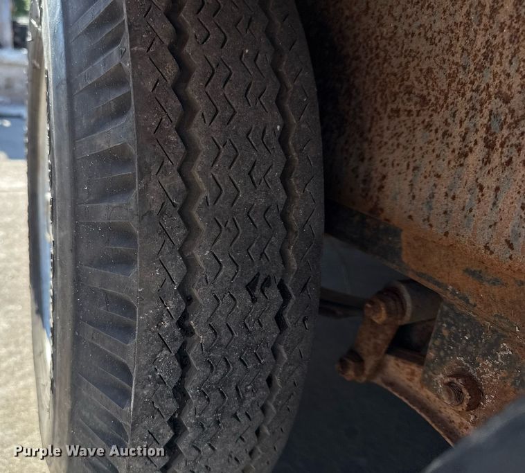 image for item EJ4638 2002 J&J CH utility trailer