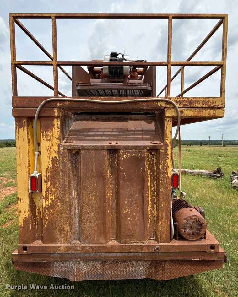 image for item EJ4701 2012 Interstate Thunder Storm III mud recycler with trailer