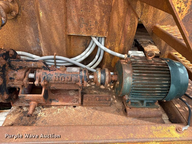 image for item EJ4701 2012 Interstate Thunder Storm III mud recycler with trailer