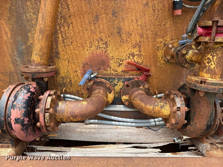 image for item EJ4701 2012 Interstate Thunder Storm III mud recycler with trailer