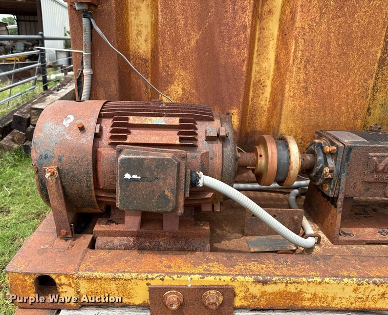 image for item EJ4701 2012 Interstate Thunder Storm III mud recycler with trailer