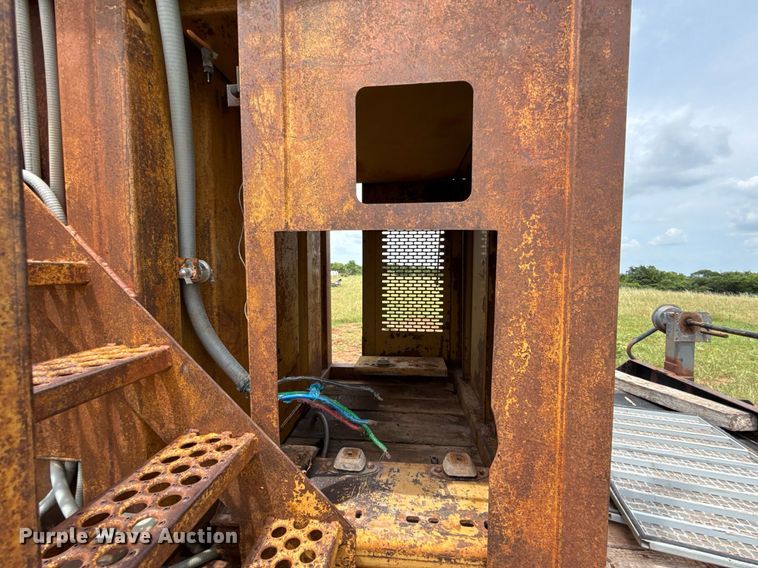 image for item EJ4701 2012 Interstate Thunder Storm III mud recycler with trailer